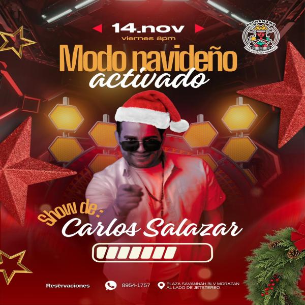 Modo navideño activado con música en vivo de Carlos Salazar 